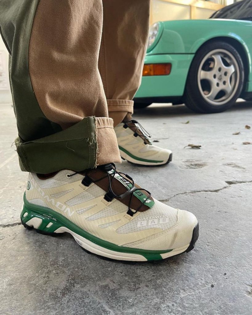 La paire de Salomon XT4 en collab avec Hiddn N.Y aux pieds